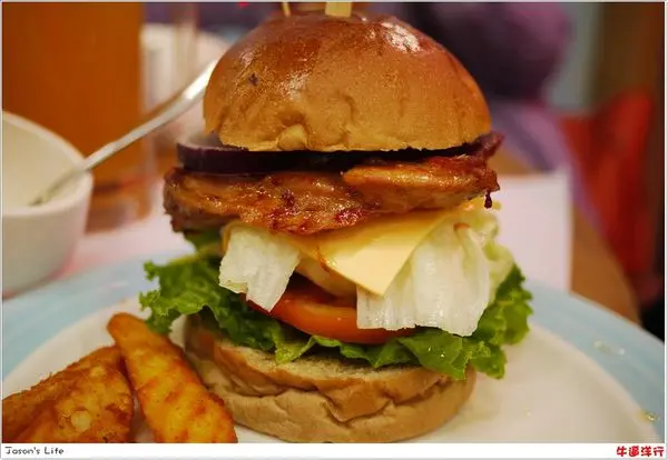 【台中│美食】小心吃到下巴脫臼。牛逼洋行