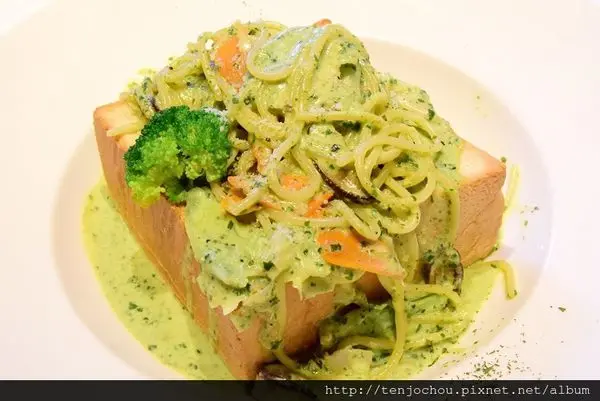 花花，甲飽沒【台北食記】花間蜜Flowers Honey 時尚歐風蔬食餐廳 東區信義區素食美食推薦