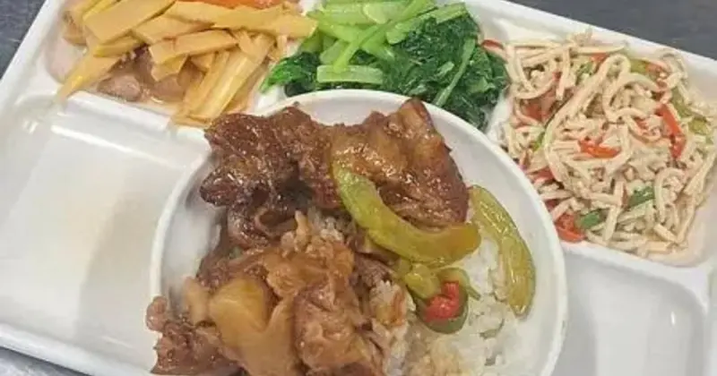 台中第二市場，李海滷肉飯必吃，大蛇丸推薦。