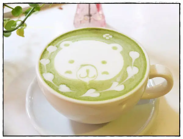 【台北】捷運西門站。西門町下午茶咖啡/鬆餅/三明治/義大利麵。西門町逛累了,餓了?來「Oyami cafe」就對了,不論主餐還是副食點心,都很美味唷!!