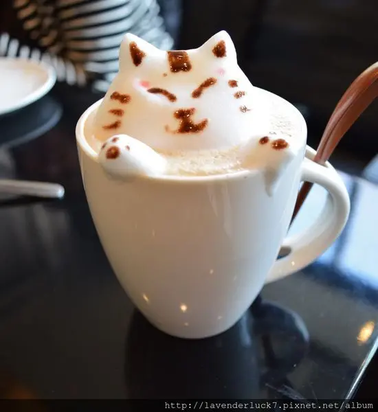 ♥In% Hair & Café 療癒喵喵拉花 大份量鬆餅塔