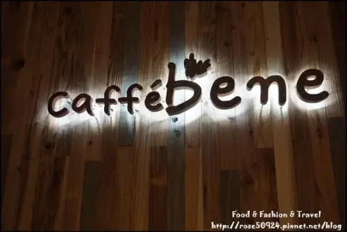 [午茶]韓國人氣連鎖咖啡店#草莓派思脆超級推薦♥Caffe bene忠孝店