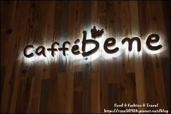 [午茶]韓國人氣連鎖咖啡店#草莓派思脆超級推薦♥Caffe bene忠孝店