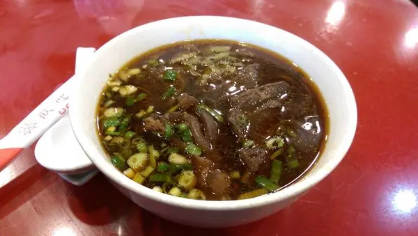 真善美牛肉麵：牛筋軟嫩度極高(台北大安)