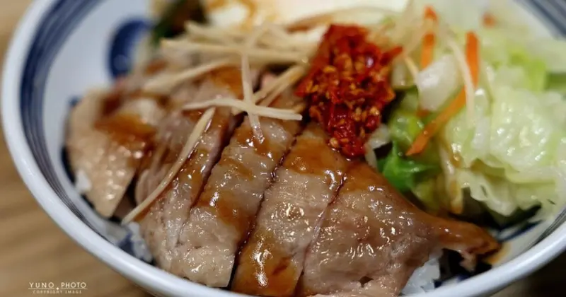 信義區便當首選富春雞肉，吳興街隱藏版紅羽土雞飯