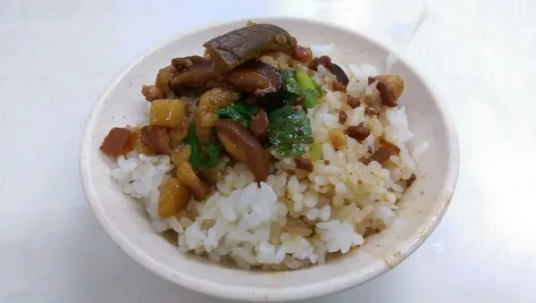 冠友魯肉飯：老牌人氣小吃(竹南)