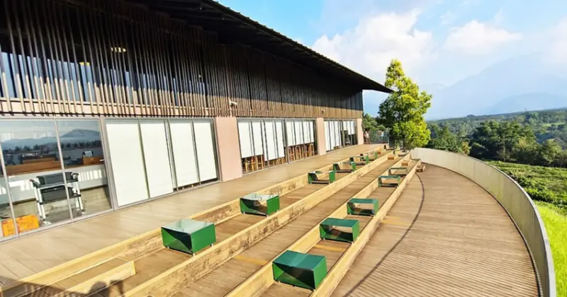 南投日月潭咖啡廳！鹿篙咖啡莊園絕美茶園風光，南投景點一日遊。