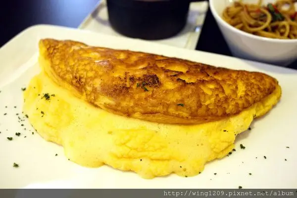 冒泡泡的舒芙蕾烘蛋。【La Mère Poular 普拉嬤嬤】法式經典料理              