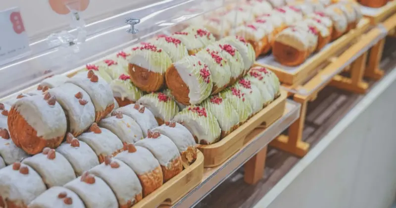 台南甜點新開店！圓可頌必吃「獻烘焙」老宅庭院，近30款口味圓可頌天堂。