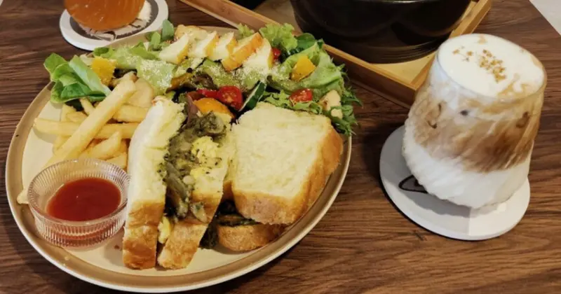 新竹咖啡廳新選擇！遇見胖喵咖啡豐盛早午餐，寵物友善空間。