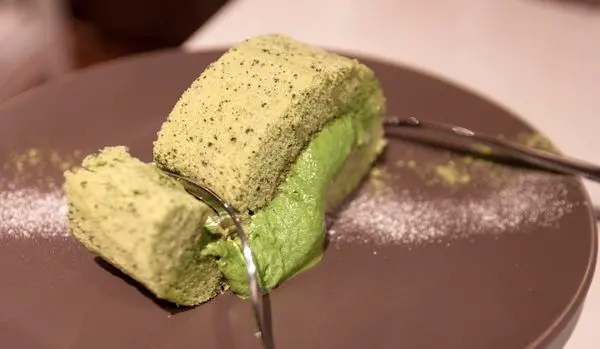 垂涎欲滴 - The Lobby of Simple KAFFA 隱藏於東區地下室的宇治森半抹茶蛋糕捲