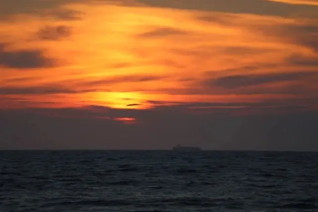 新屋濱海林蔭沙洲 (西濱公路) - 夕陽 - 貨輪