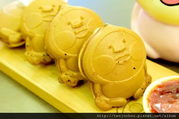 花花，甲飽沒【台北食記】醜比頭的秘密花園輕食咖啡 二店限定新菜色！屁桃脆皮雞蛋糕 捷運中山站美食推薦