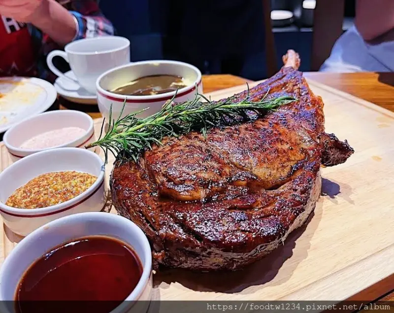 [台北西式]中山區劍南路站「JK STUDIO 法式餐酒館 (大直忠泰店)」視覺衝擊的超狂42oz戰斧牛小排排飯/前菜主菜小點湯品色香味俱全/氛圍優秀服務超貼心附菜單