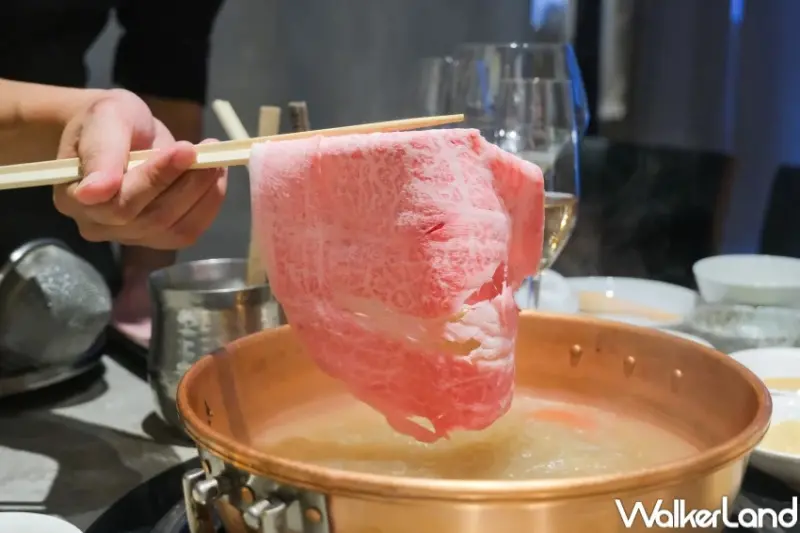 火鍋搭清酒！橘色涮涮屋聯手唎酒師冠軍，火鍋專屬酒單 和牛搭清酒絕配。