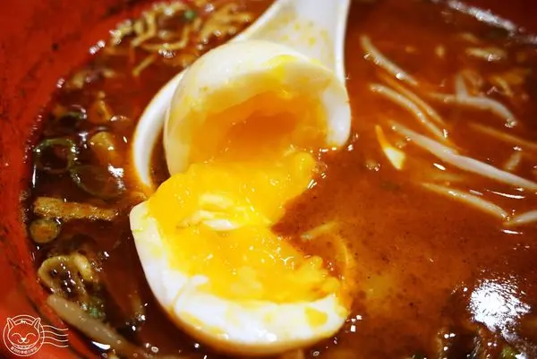 ※ 一風堂拉麵 ※【星羽愛美食-台中新光三越】博多湯頭超濃郁，炸雞外皮酥脆醬好吃，建議趁熱上桌快快飽餐一頓~        
      