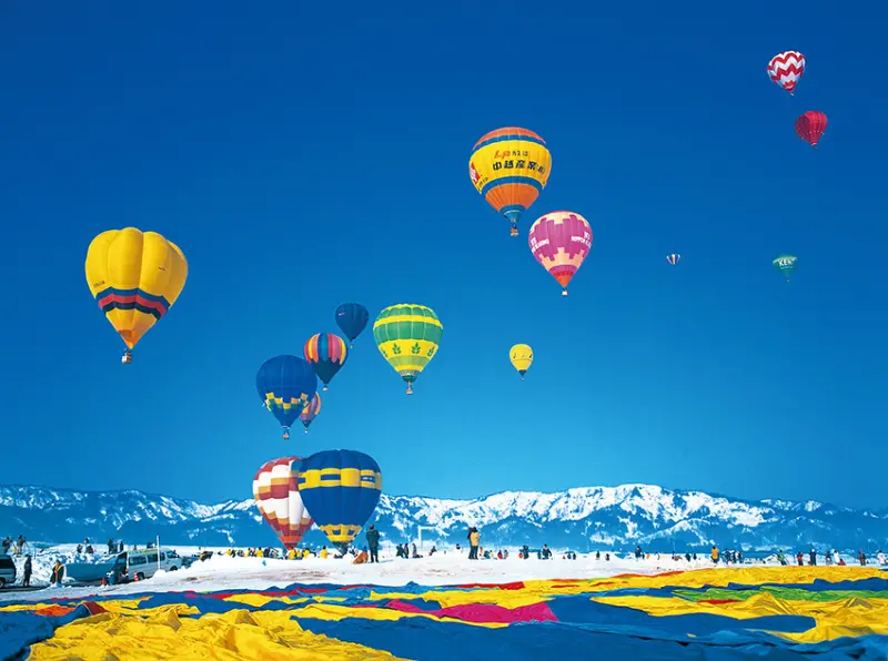 雪上熱氣球大會