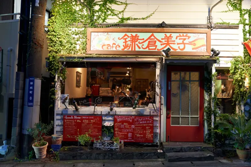 跟著日劇漫步鎌倉、江之島！走訪《海街日記》、《倒數第二次戀愛》、《山茶花文具店》等4處經典拍攝場景，重溫劇中的海街浪漫。