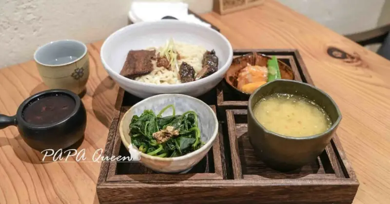 台中文青必吃！三津製麵249老宅，手工素麵套餐Q彈到停不下來。