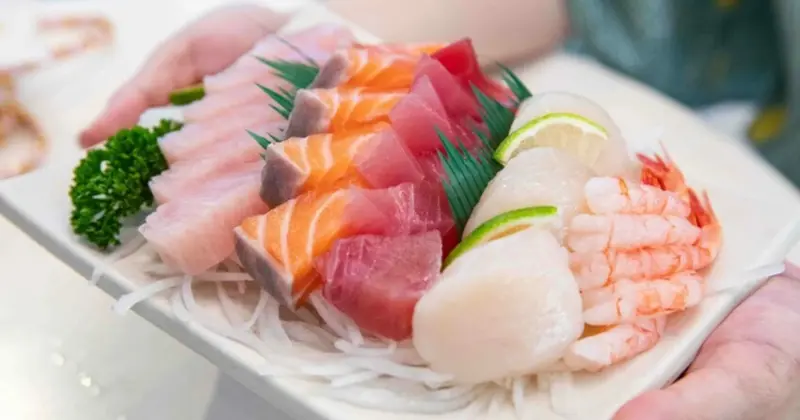 花蓮隱藏版美食！勝一生魚片兩倍厚切生魚片，內行人都推高CP值美食。