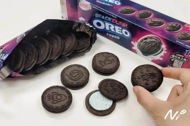 [包裝零食]期間限定【奧利奧OREO】SPACEDUNK太空限定版-綜合水果口味夾心餅乾。5款太空系列餅乾+冰淇淋汽水風味+官網說的酷涼感？