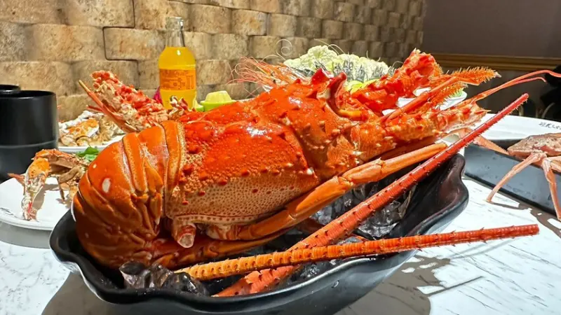 「三重羽葉麻辣火鍋」