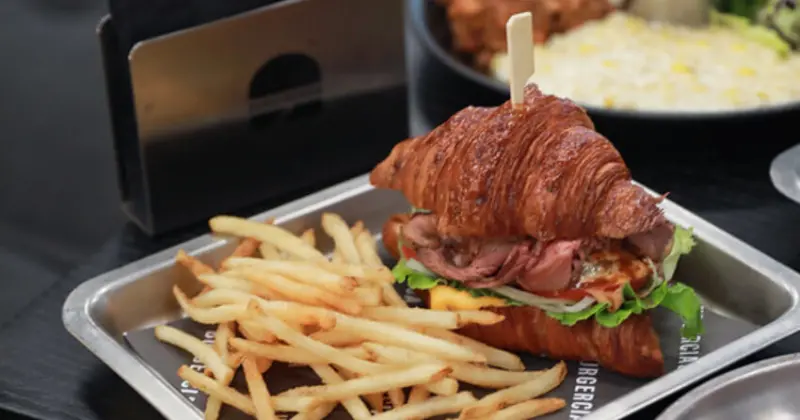 民生社區漢堡店！黑灰系Burgerciaga 漢堡世家，寵物友善毛孩可落地入座。