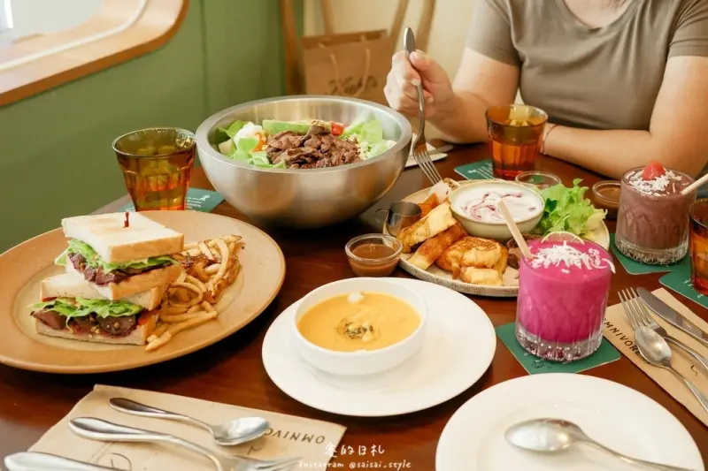 OMNIVORE雜食者｜台北內湖早午餐｜真實又用心的料理，不靠浮誇擺盤的早午餐卻是誠意滿滿！必吃煙燻牛肉沙拉、鹿肉三明治與法式吐司