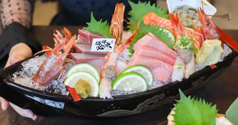 竹北日本料理！金賞壽司隘口店插旗竹北高鐵，豪華船型刺身推薦必吃。