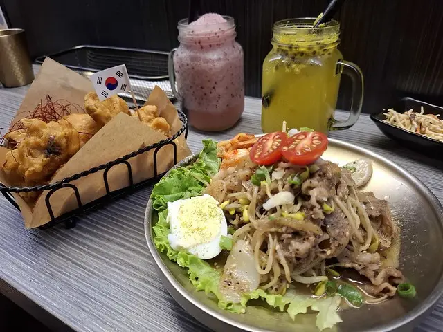 中山站韓式料理推薦！築夢韓食炸雞、銅盤牛肉，韓星海報貼整屋追星粉必衝。