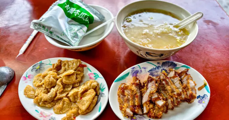 台中早餐必吃！上安美食傳統肉粥搭酥脆燒肉，西屯美食推薦。