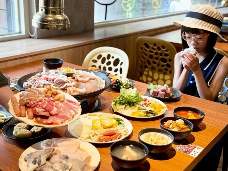 【中壢美食】肉鮮生中壢店，韓式烤肉吃到飽，平日只要369元起就可以超高CP值燒肉吃到飽，多種肉品海鮮任你挑還有熱騰騰的韓式炸物小吃