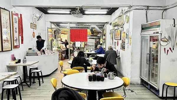 50年老店真的有料？廣炒麵一吃上癮，鴨燒拼盤爽到嘴角上揚！【台北市大安區】龍記小吃店(原龍華燒腊)