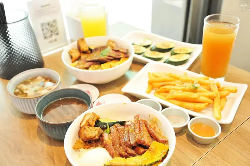台中南屯美食推薦，【法丼】讓丼飯不僅僅只是丼飯，舒肥軟嫩的板