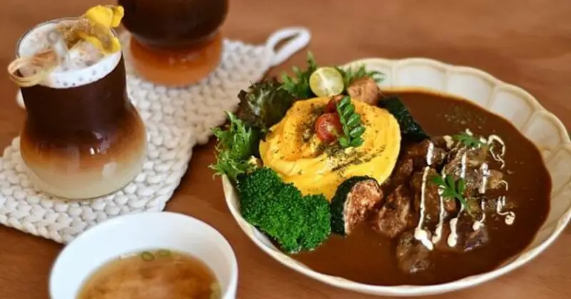 台南咖啡廳新開店！東區咖裏Cafe濃郁咖哩飯，日式復古咖啡廳氛圍。