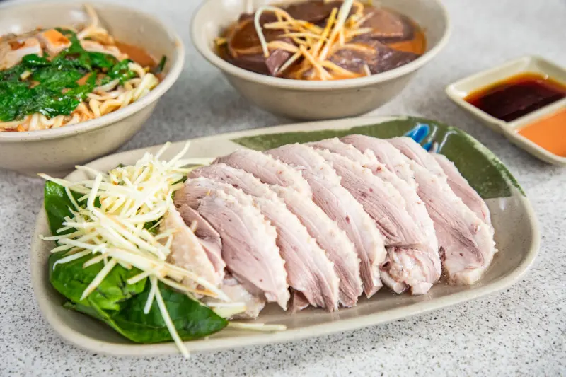 景美夜市旁米其林！文山區鵝媽媽鵝肉切仔麵，招牌白切鵝親民美味。