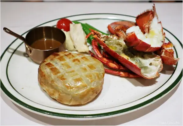 [台北大安]雅室牛排 仁愛圓環店|招牌海陸：蒸烤加拿大活龍蝦及雅室新威靈頓牛排