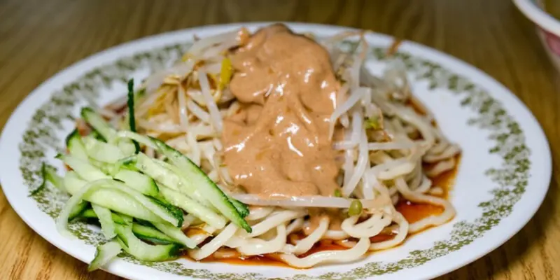 民生社區屏東任家涼麵！超強 一甲子涼麵配味噌湯，台北唯一分店。