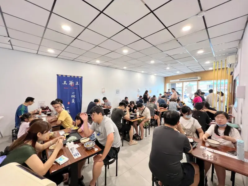 台中水湳美食激推！王爺王肉羹老饕必點魚翅肉羹公開，台中台式早午餐首選。