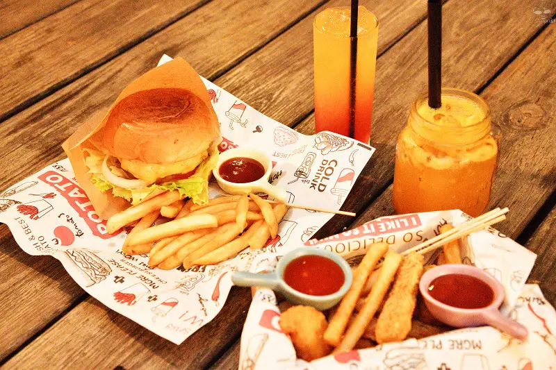 【台中夜景推薦】Rico Noche cafe，台中夜景咖啡廳，海線夜景絕佳視角，咖啡調酒漢堡美食，伴著美景悠哉享受