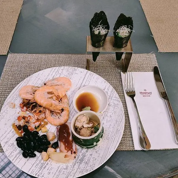 台北福華彩虹座自助buffet~環境寬敞優雅舒適~服務及餐點都在水準之上~老牌餐廳就是無可挑剔~還有多項優惠~