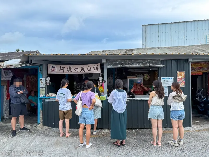 【綠島食記】阿嬤的蔥Q餅 - 粉漿蔥油餅有Q彈口感，章魚和海草口味即具特色