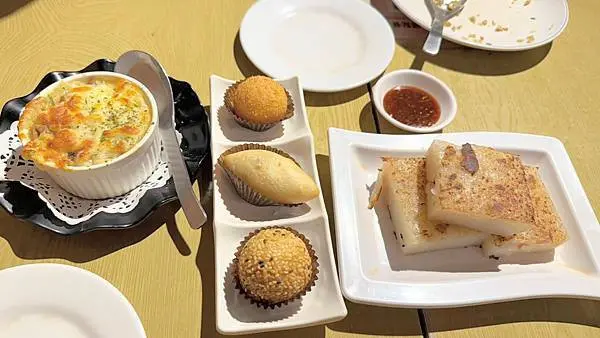 桃園平價港式飲茶【晴粵軒港式飲茶】桃園藝文特區隱藏版港式點心/多道港點銅板價就能享用/現點現做/桃園最美圖書館旁/招牌必點炸三拼/桃園道地港式點心