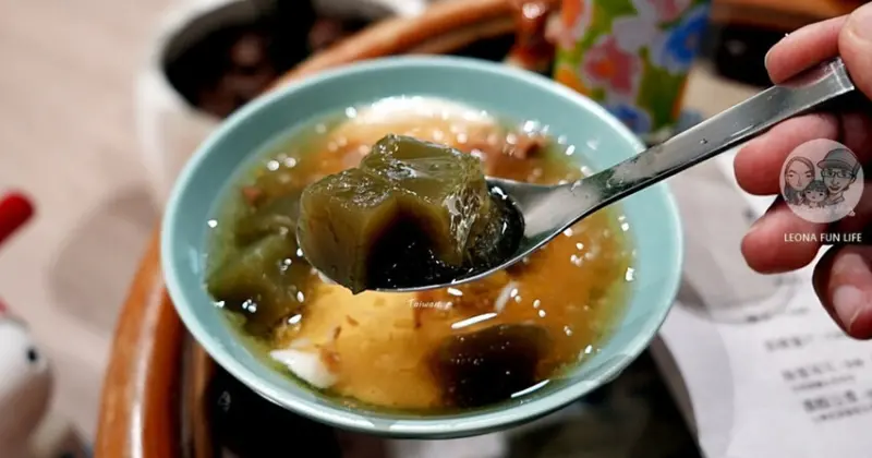 台中下午茶推薦！ 民主豆花必吃特色麻薏粉粿、蜂蜜菊花湯頭吃法。