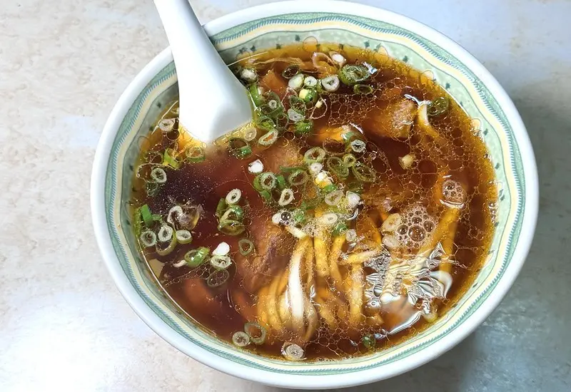 頂溪站美食！王家父子牛雜牛肉麵60年老店，樂華夜市牛肉麵推薦。