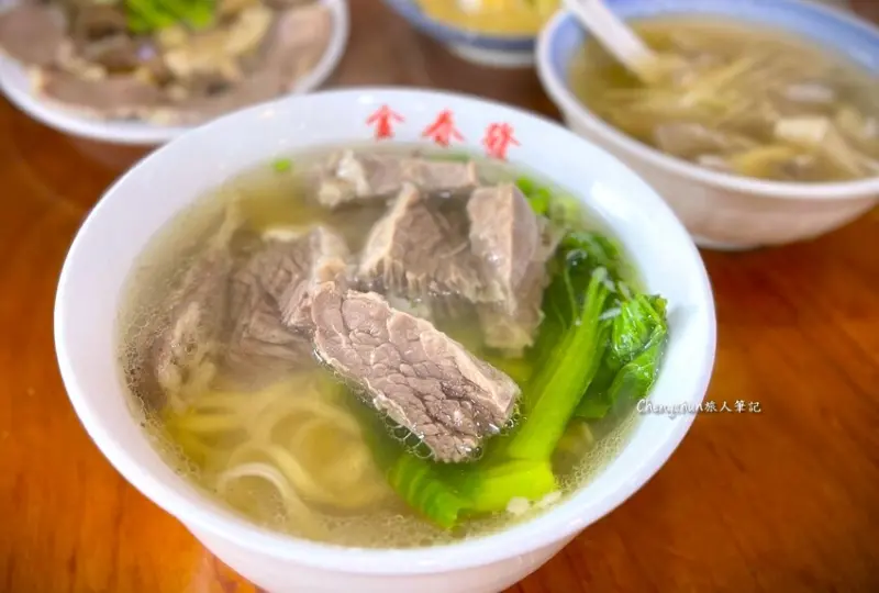 台北市南港美食【金春發牛肉店】百年老店清燉牛肉麵。