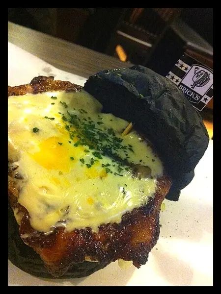 美式*(西門)價位終於有恢復水準的趨勢-Bricks Burger