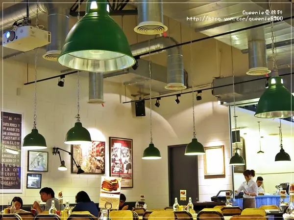 【台北】士林1 bite 2 go 。被簡約的門面所吸引