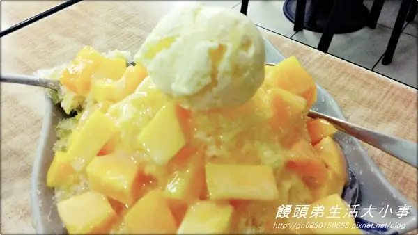 【食記/新北市】豆花店居然可以吃到芒果冰跟豪大雞排♪♪豆花三兄弟♪♪