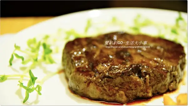 【食記/新北市】肉質鮮美的12OZ厚切牛排